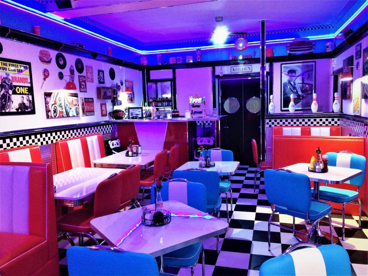 Cadillac Kustomz Hotel - Breakfast Available روثيسي المظهر الخارجي الصورة